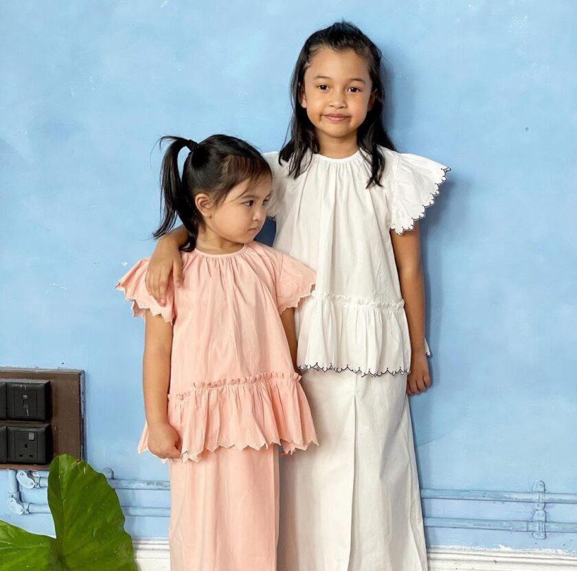 Kashnor in White Kelapa Parut with Navy Blue Embroidery - Image 2