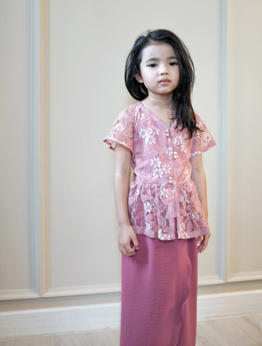 Dal-Mi Girls' Lace Kurung in Berry Pink