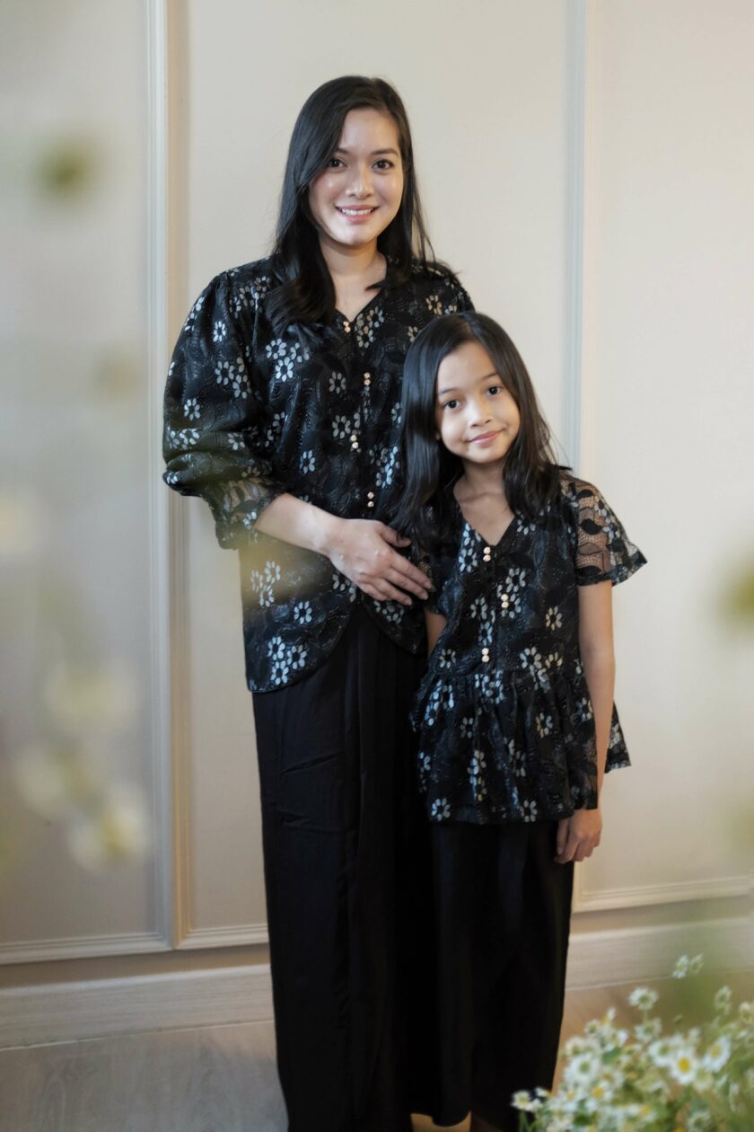 Dal-Mi Women's Lace Kurung in Black - Image 2