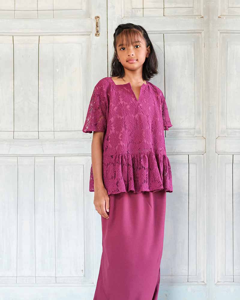 Mi-Na Bow Girls in Magenta
