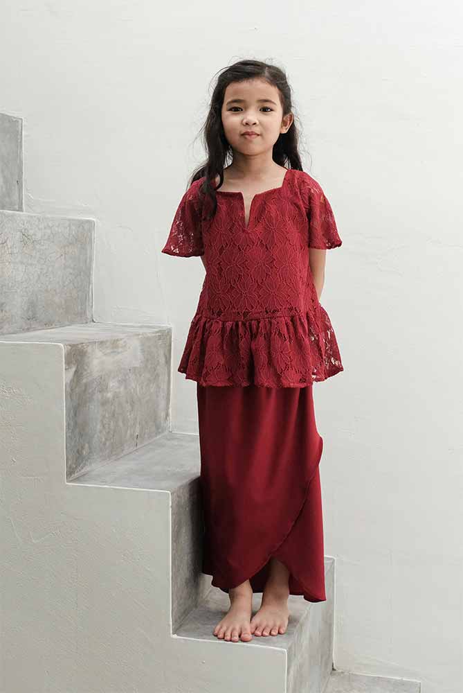 Mi-Na Bow Girls in Maroon