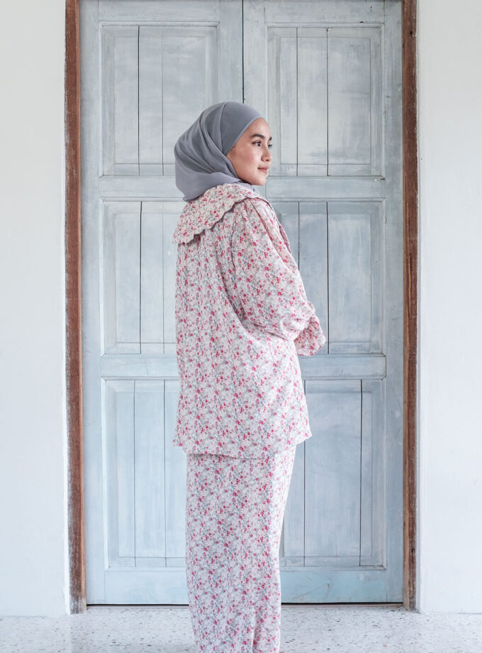 Kasumi Floral Scallop Collar Kurung in Pink Lemonade