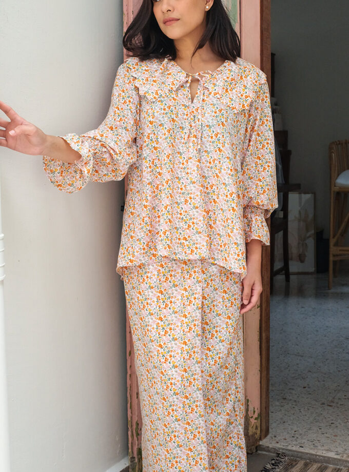 Kasumi Floral Scallop Collar Kurung in Tangerine for Woman