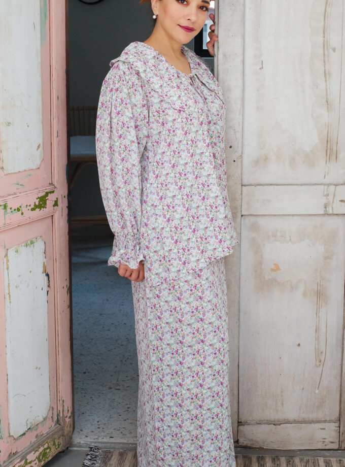 Kasumi Floral Scallop Collar Kurung in Violet Blue for Woman