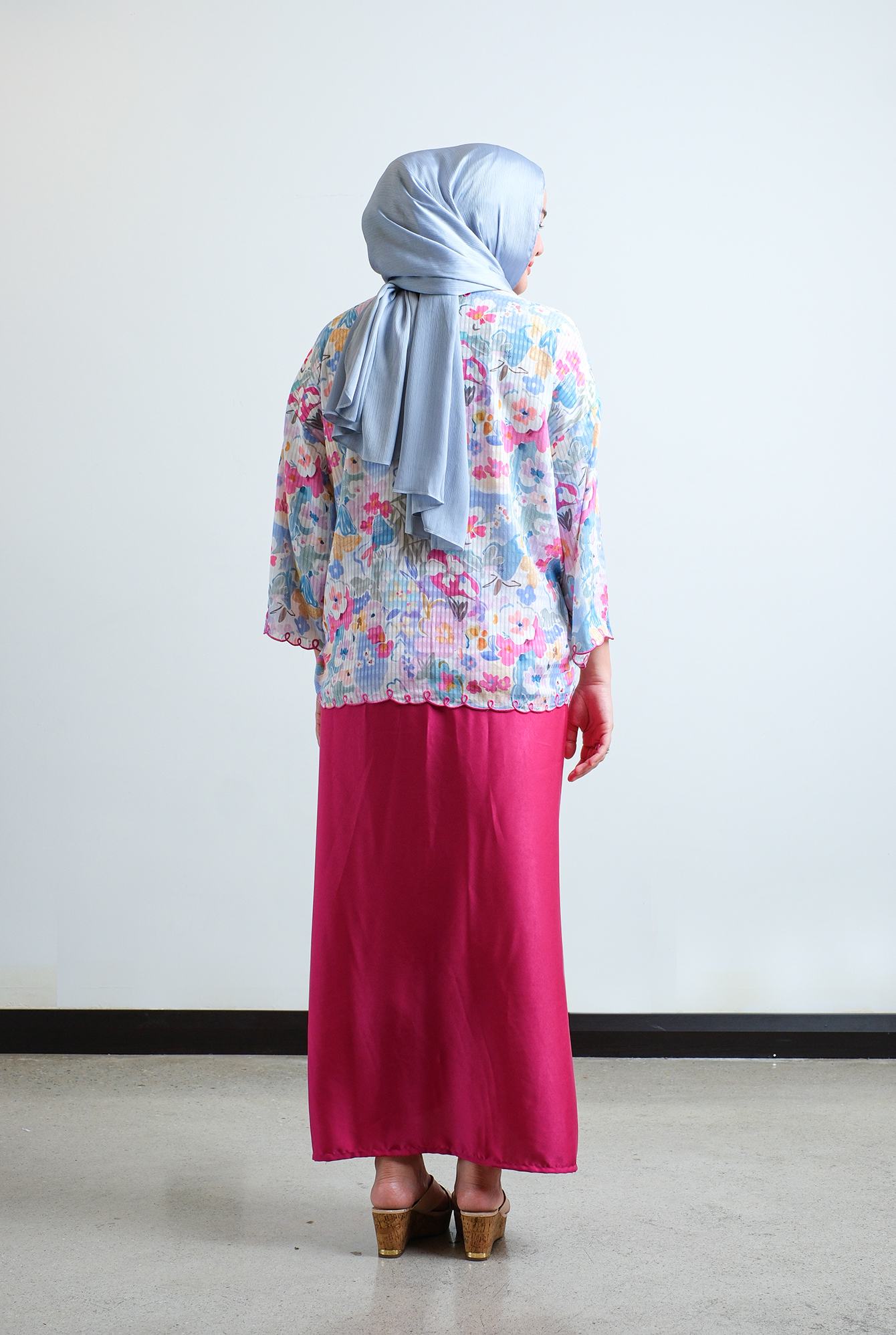 Aiko Kebaya Women in Pink Fuchsia - Image 3