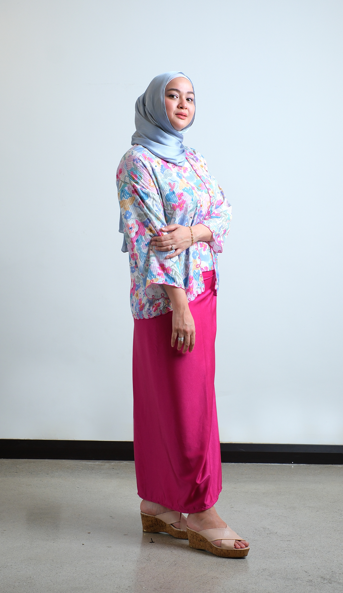 Aiko Kebaya Women in Pink Fuchsia - Image 2