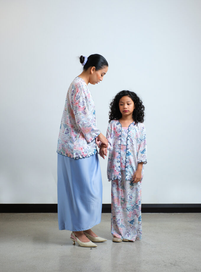 Aiko Kebaya Girls in White and Teal