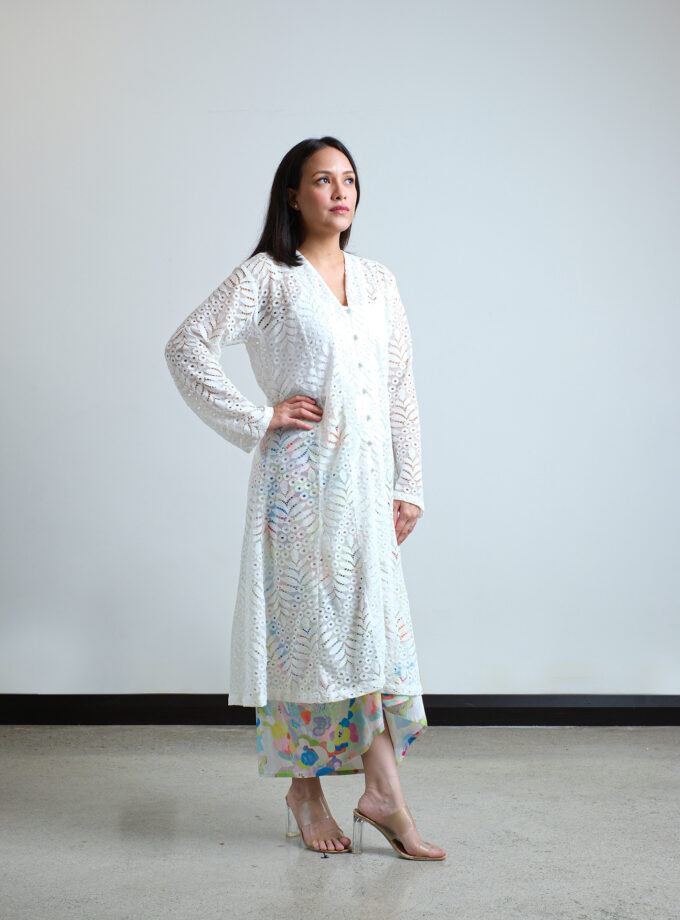 Nayumi Lace Kebarung in Off White