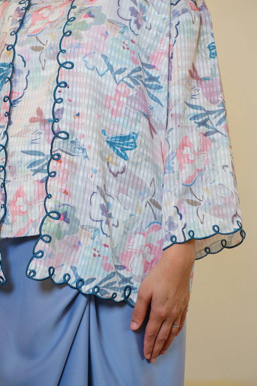 Aiko Kebaya Women in White Teal TOP ONLY