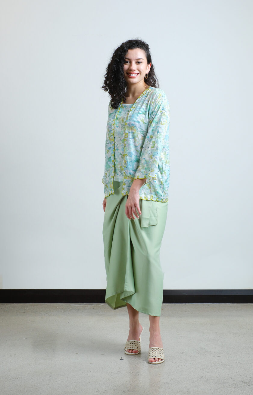 Aiko Kebaya Women in Matcha Green TOP ONLY - Image 2