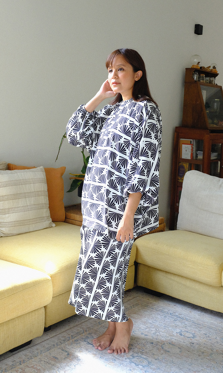 Lea Kurung Set in Kipas Black and white