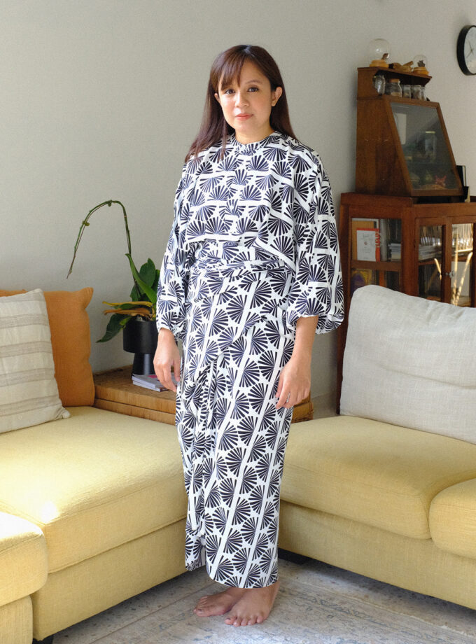 Lea Kurung Set in Kipas Black and white