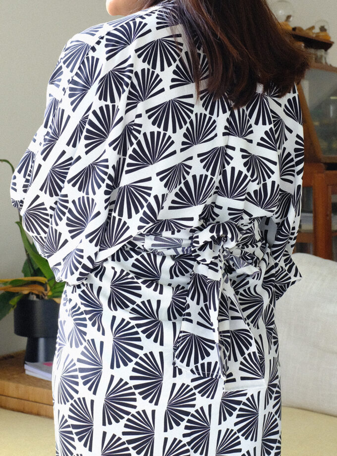 Lea Kurung Set in Kipas Black and white