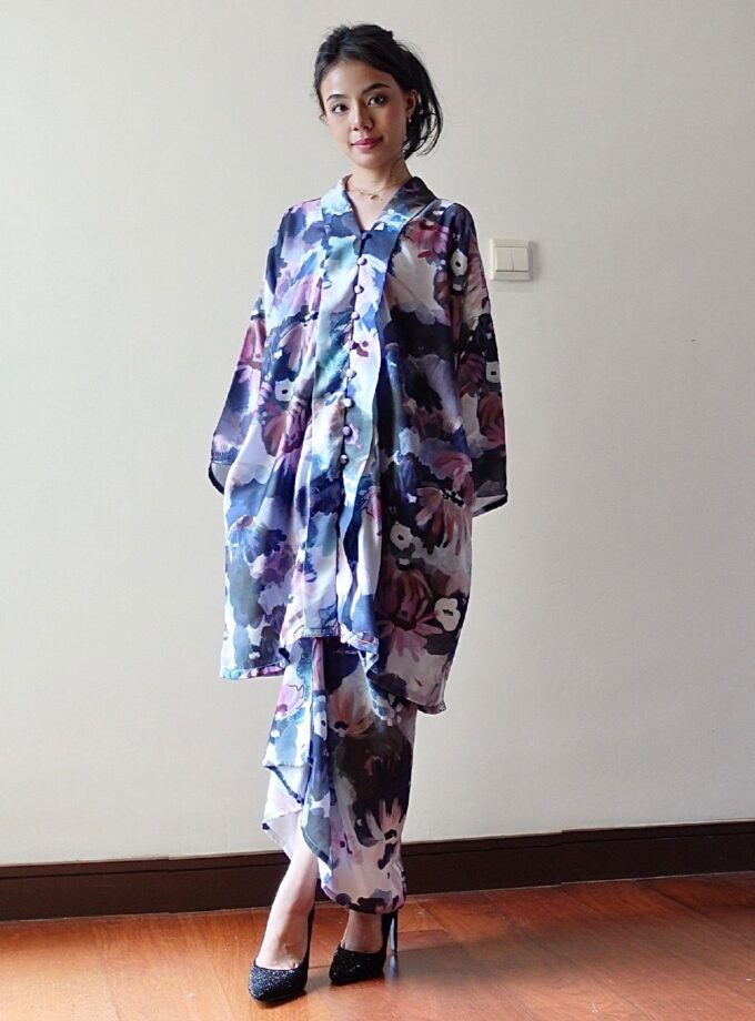 Rei Kebaya In Charcoal Design Prints