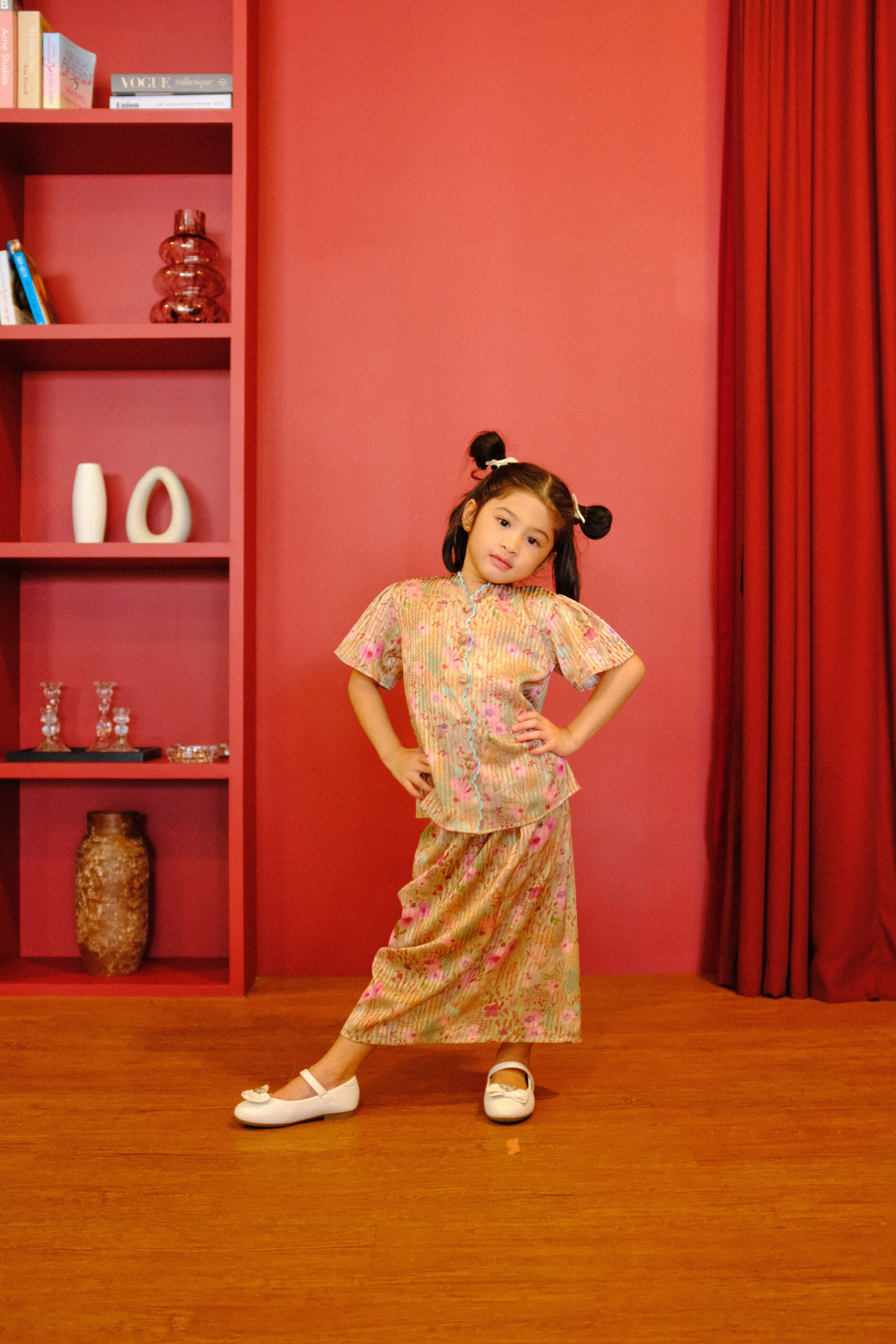 Bunga Kebaya Girls in Gold