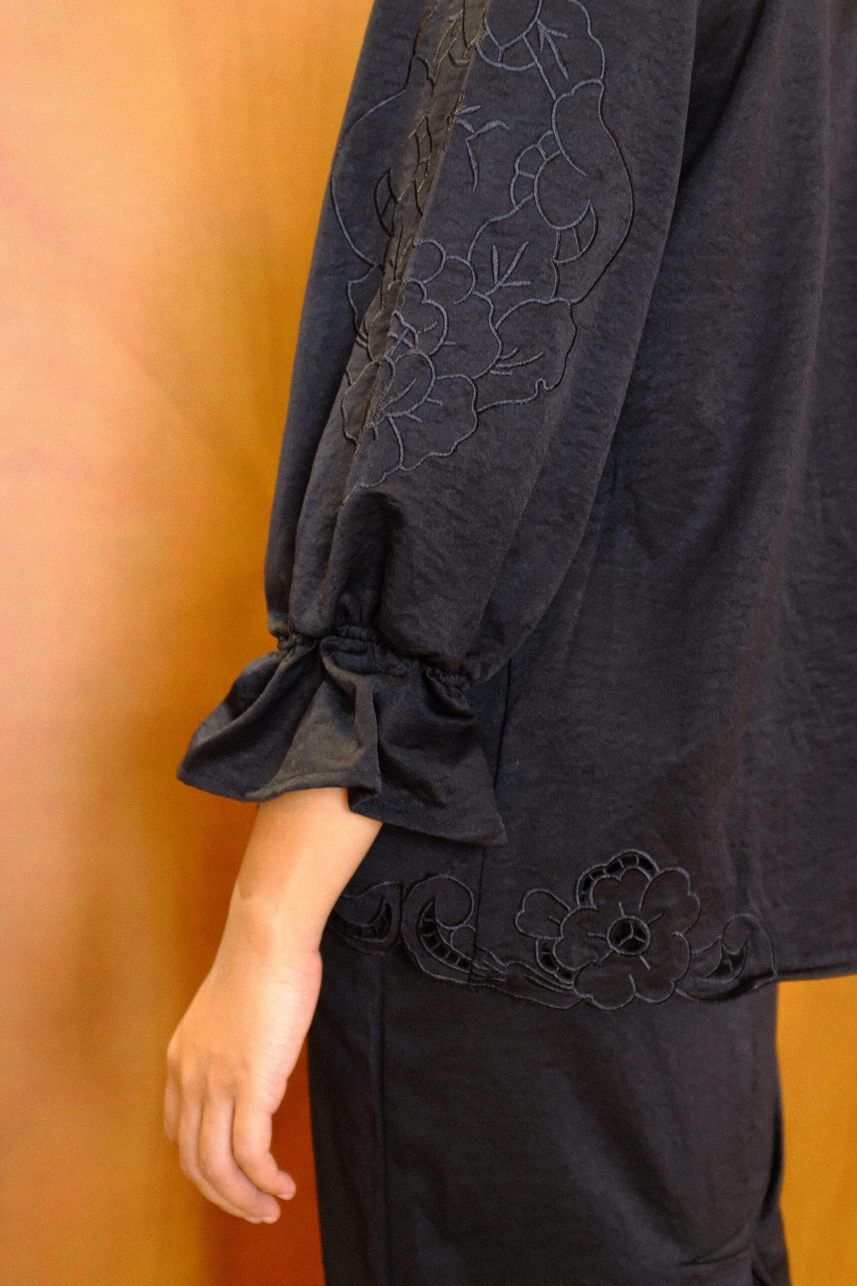 Mio Lace Women in Black - Image 6