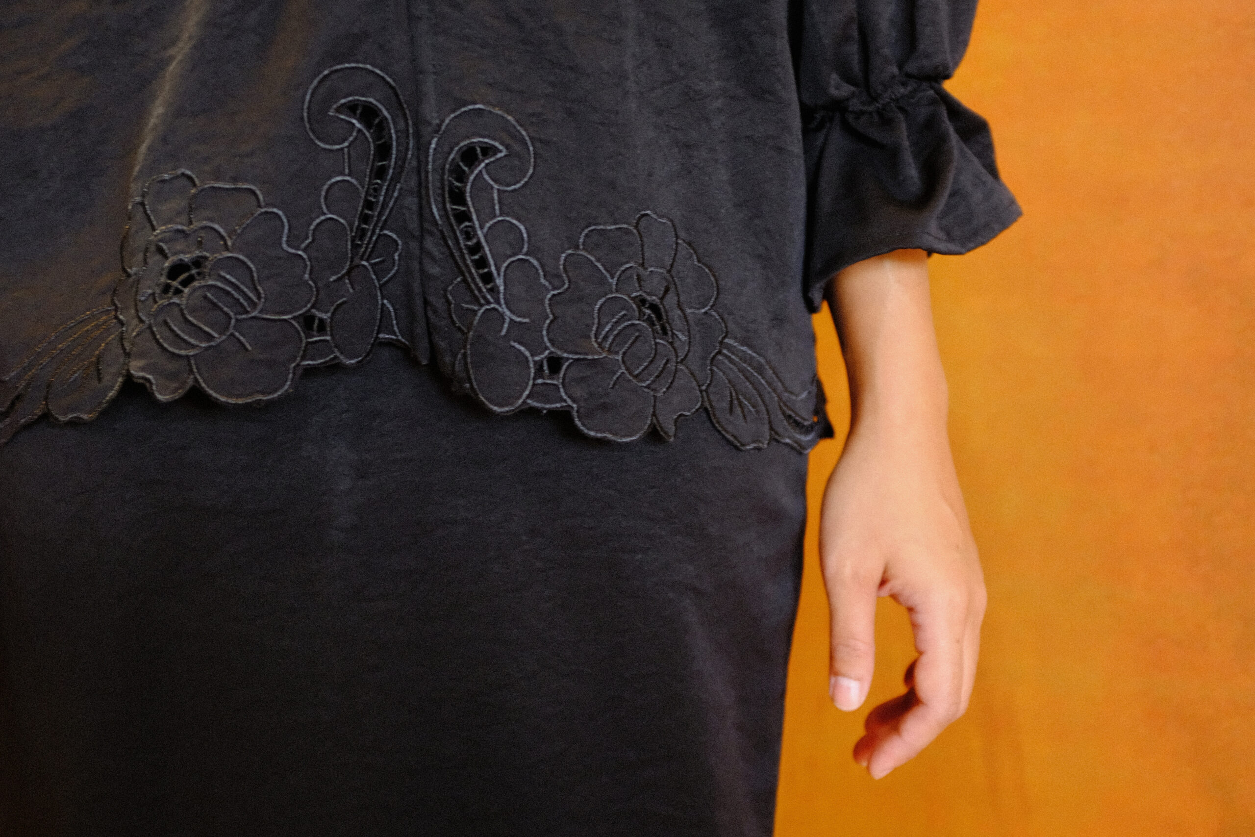 Mio Lace Women in Black - Image 4