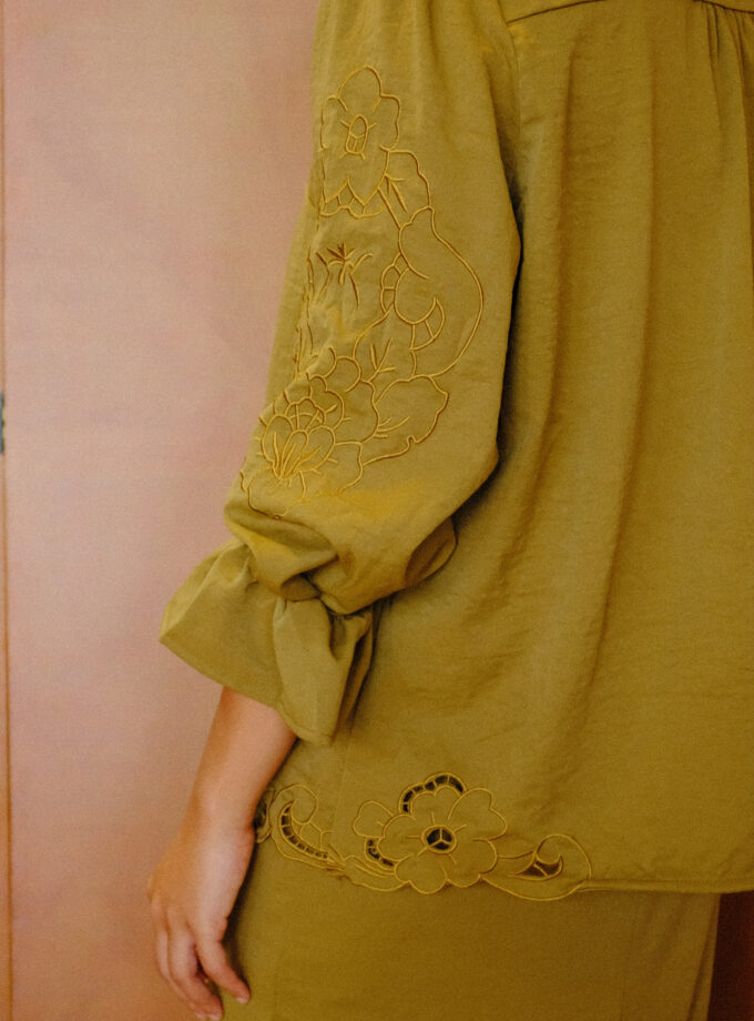 Mio Lace Women in Olive Brown