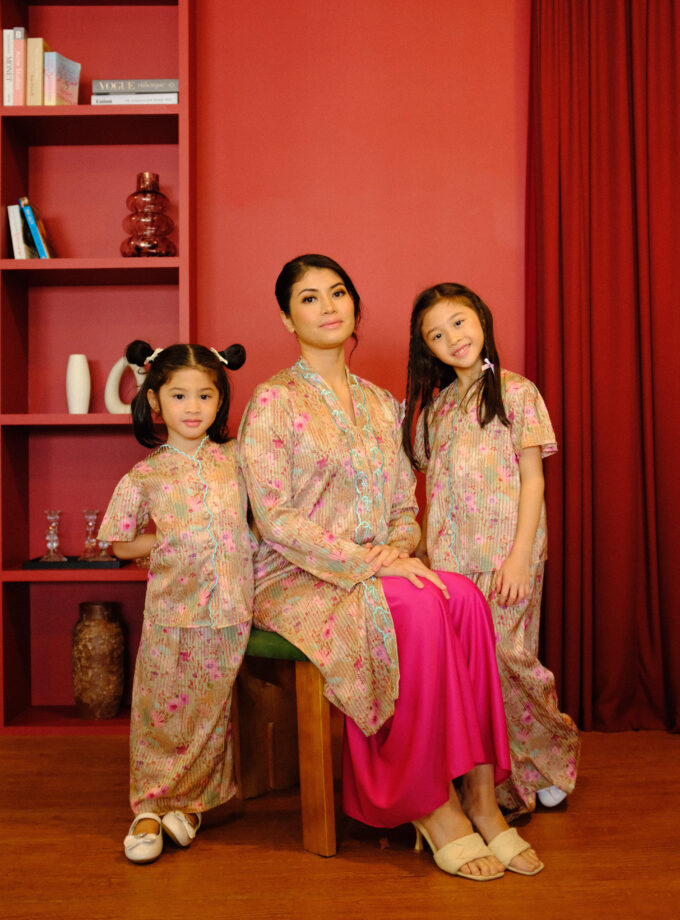 Bunga Kebaya Girls in Gold