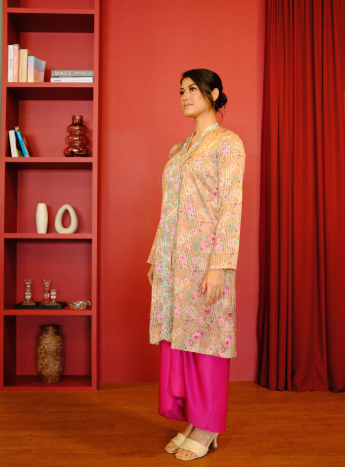 Bunga Kebaya Women in Gold