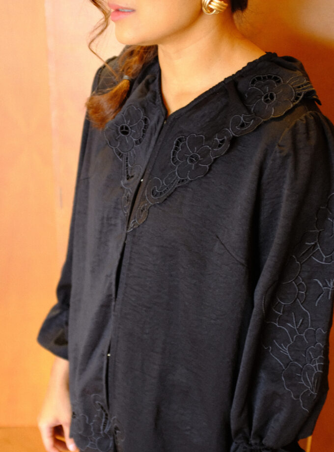 Mio Lace Women in Black