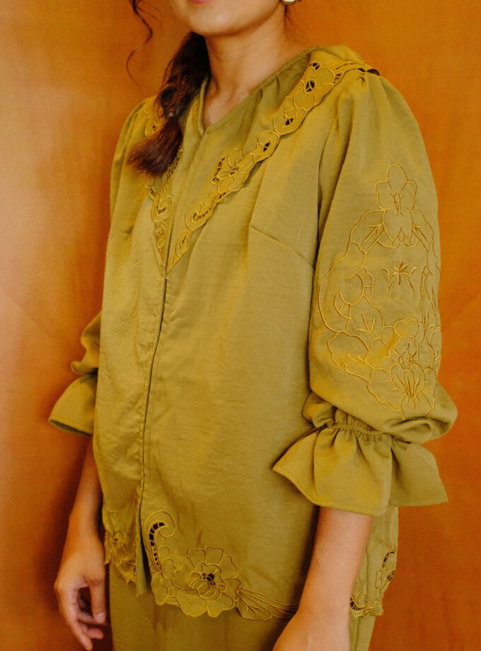 Mio Lace Women in Olive Brown