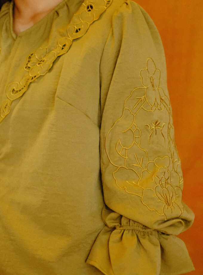 Mio Lace Women in Olive Brown