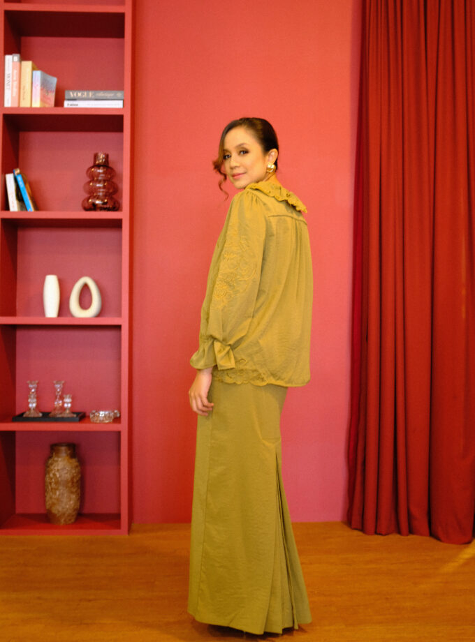 Mio Lace Women in Olive Brown