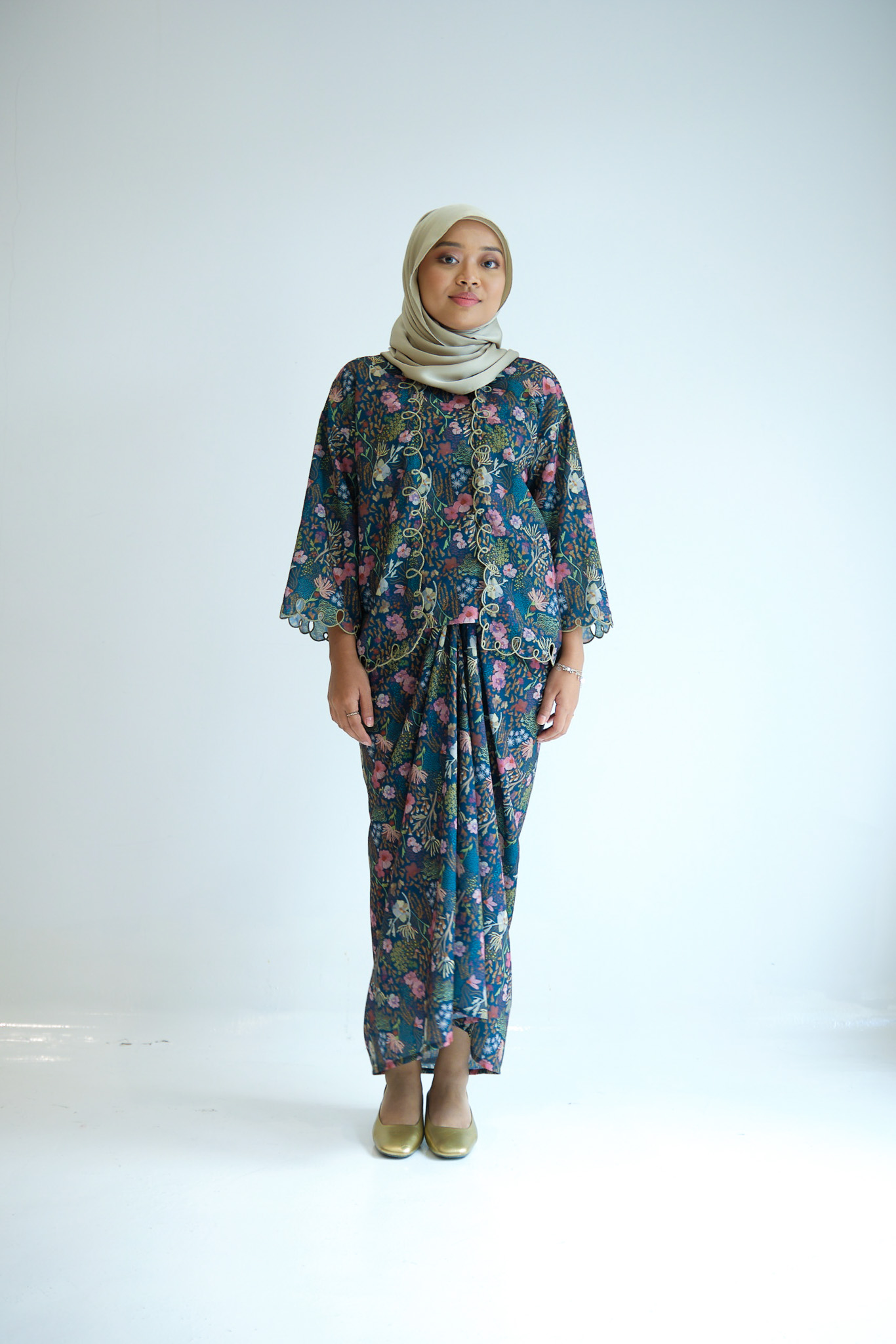 [TOP Only] Aiko Women in Forest Green - Image 5