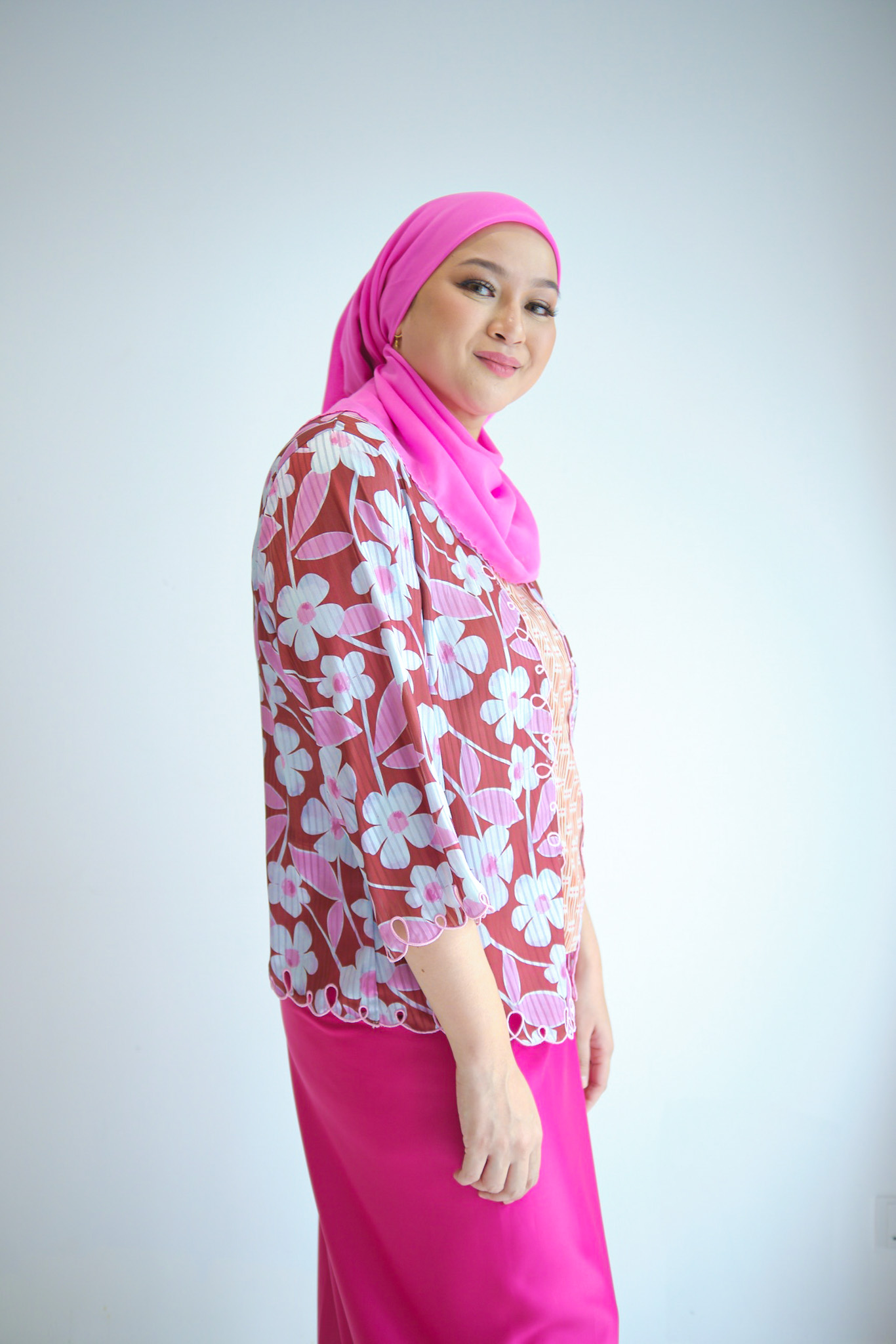 [TOP Only] Sakura Kebaya Women in Ruby Red - Image 4