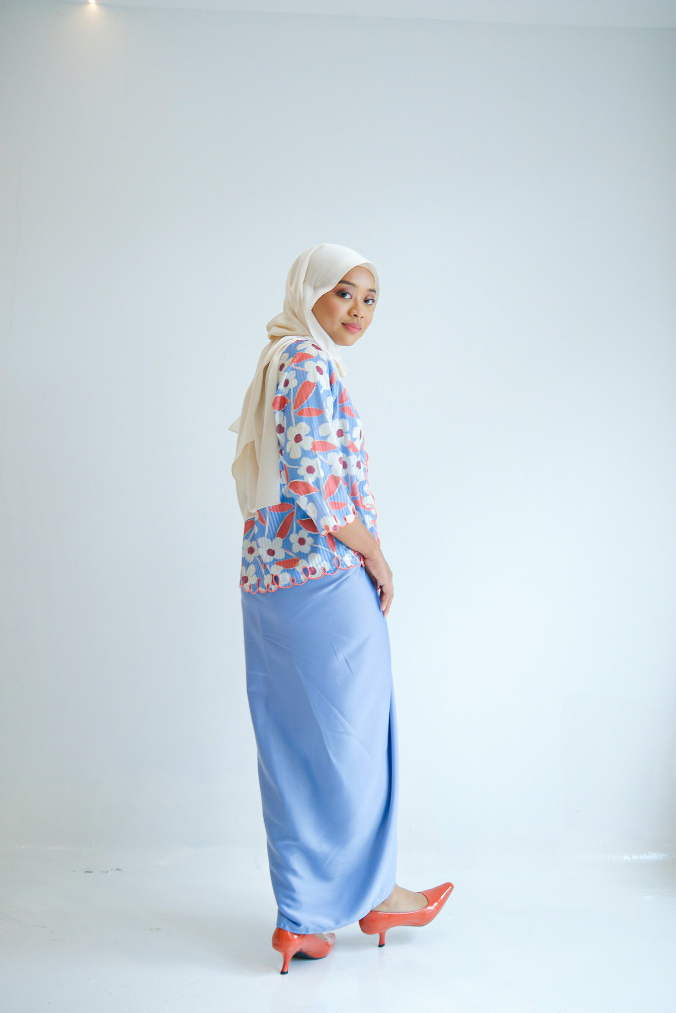 Sakura Kebaya Women Set in Powder Blue - Image 2