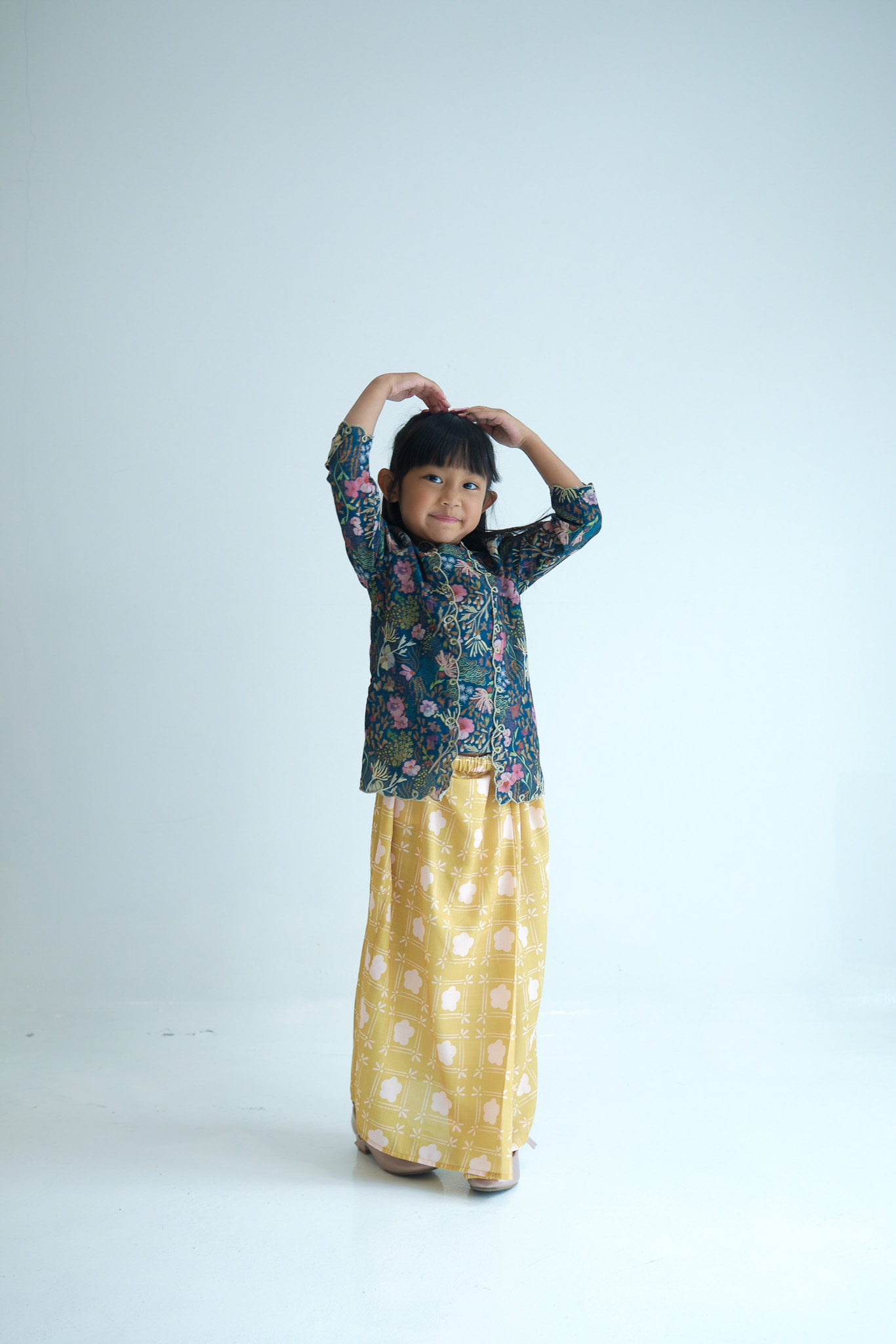 Aiko Kids in Forest Green - Image 3