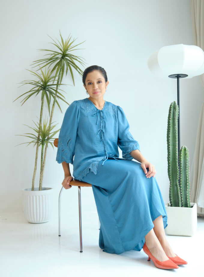 Kumi Women in Blue Teal