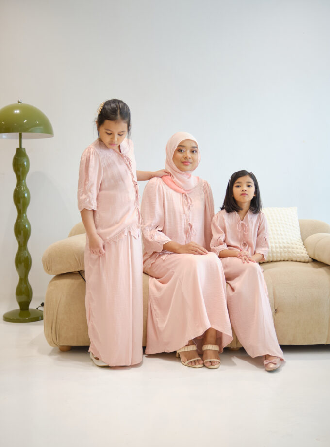 KUMI GIRLS IN CANDY PINK