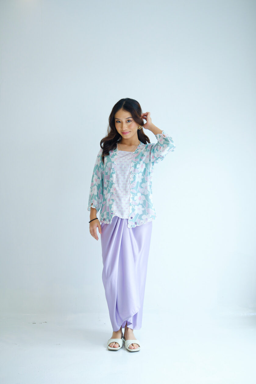 Sakura Kebaya Women Set in Pistachio - Image 2