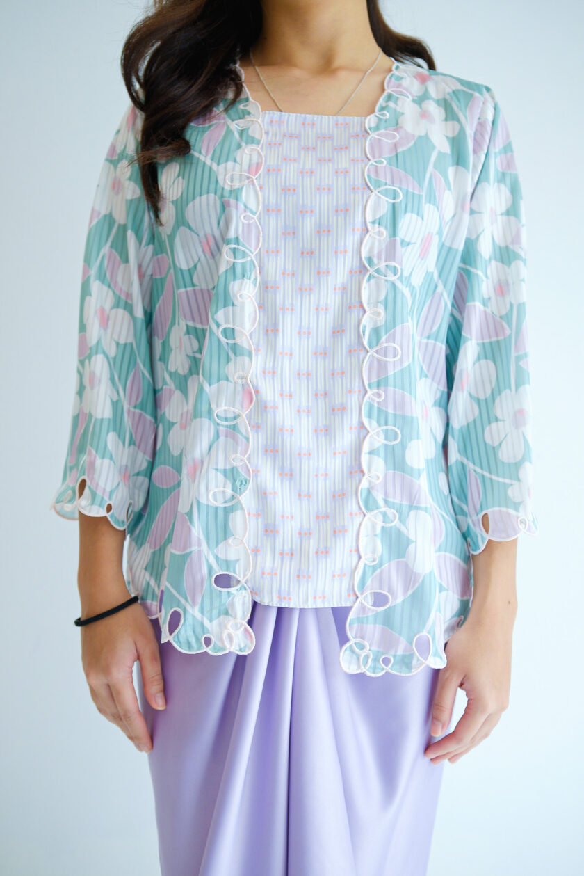 Sakura Kebaya Women Set in Pistachio - Image 3