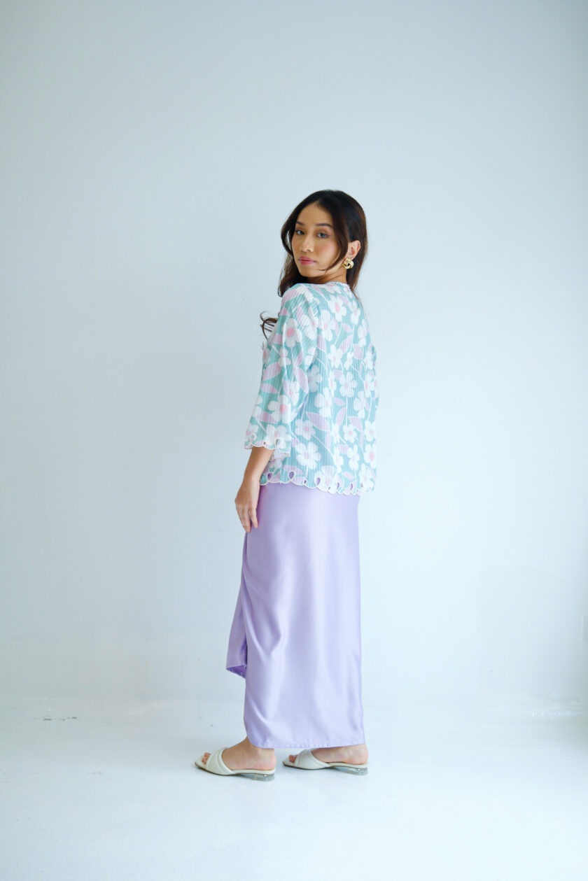 Sakura Kebaya Women Set in Pistachio - Image 4