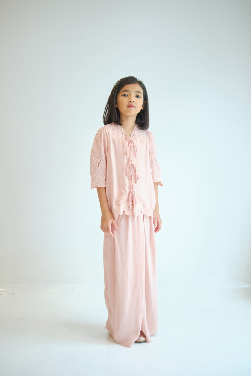 KUMI GIRLS IN CANDY PINK