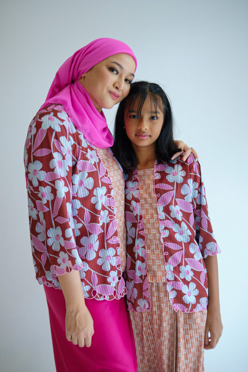 SAKURA KEBAYA KIDS SET IN RUBY RED - Image 2