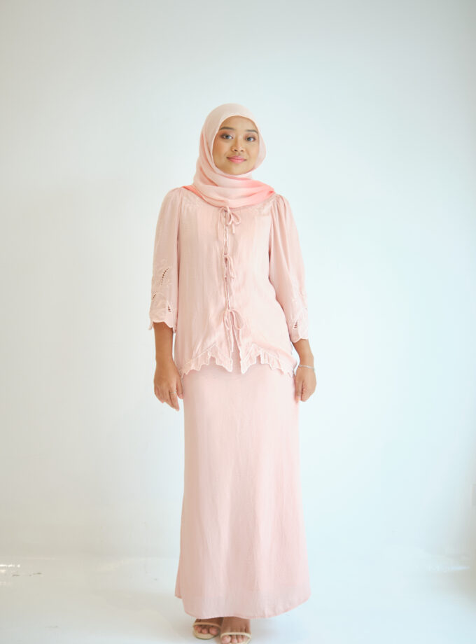 Kumi Women in Candy Pink