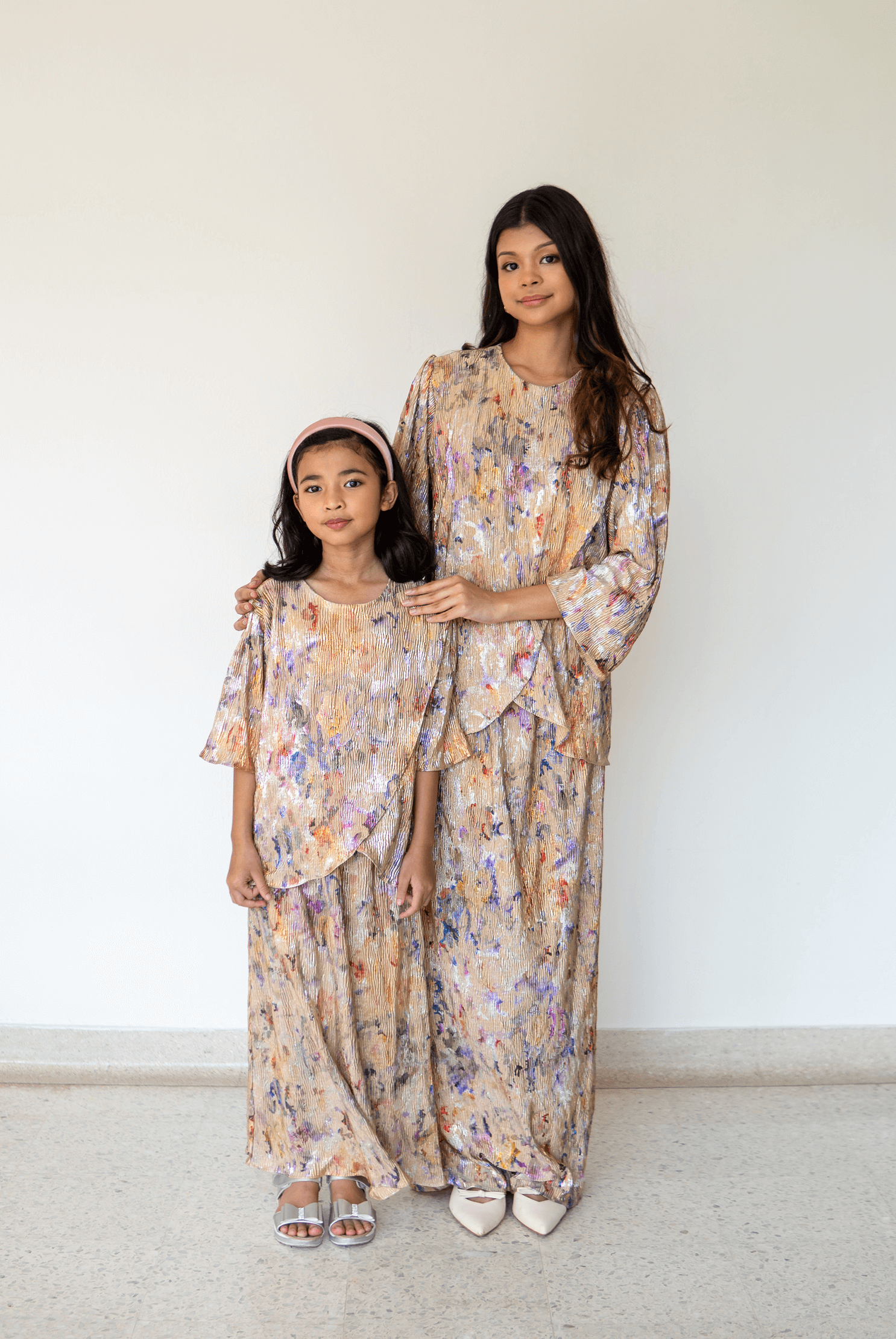 Harper Women in Metallic Gold - Image 7