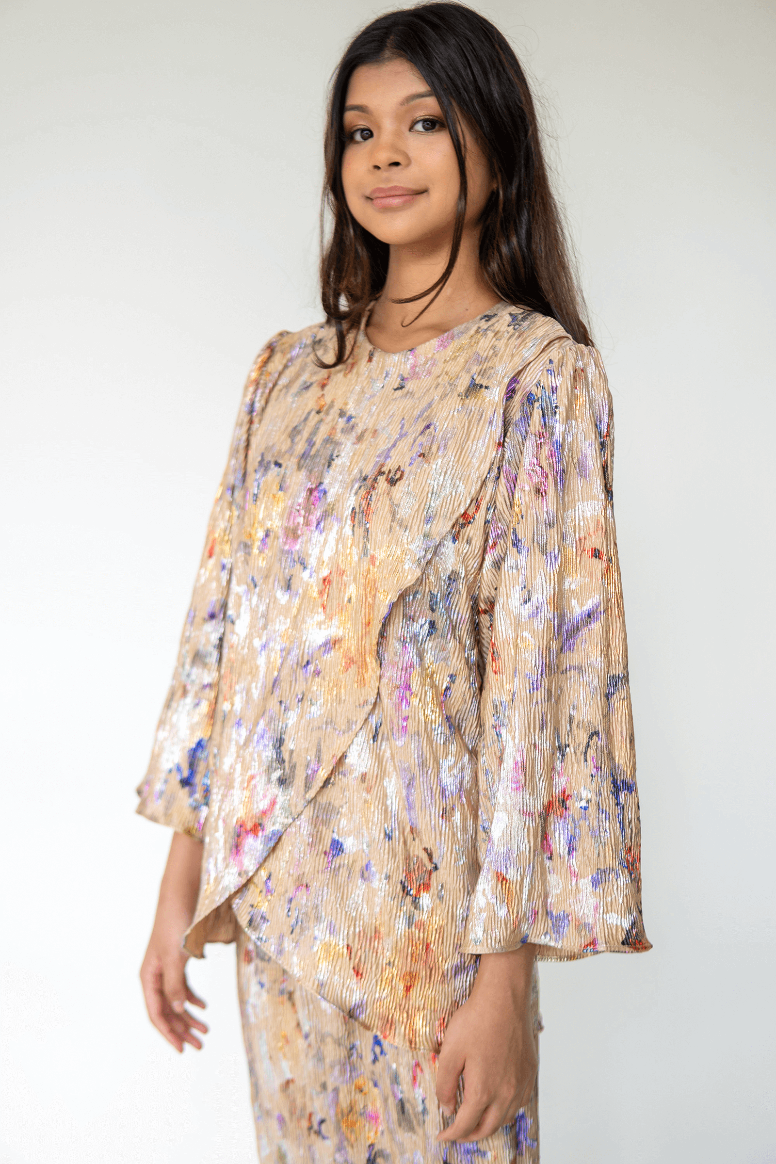 Harper Women in Metallic Gold - Image 4