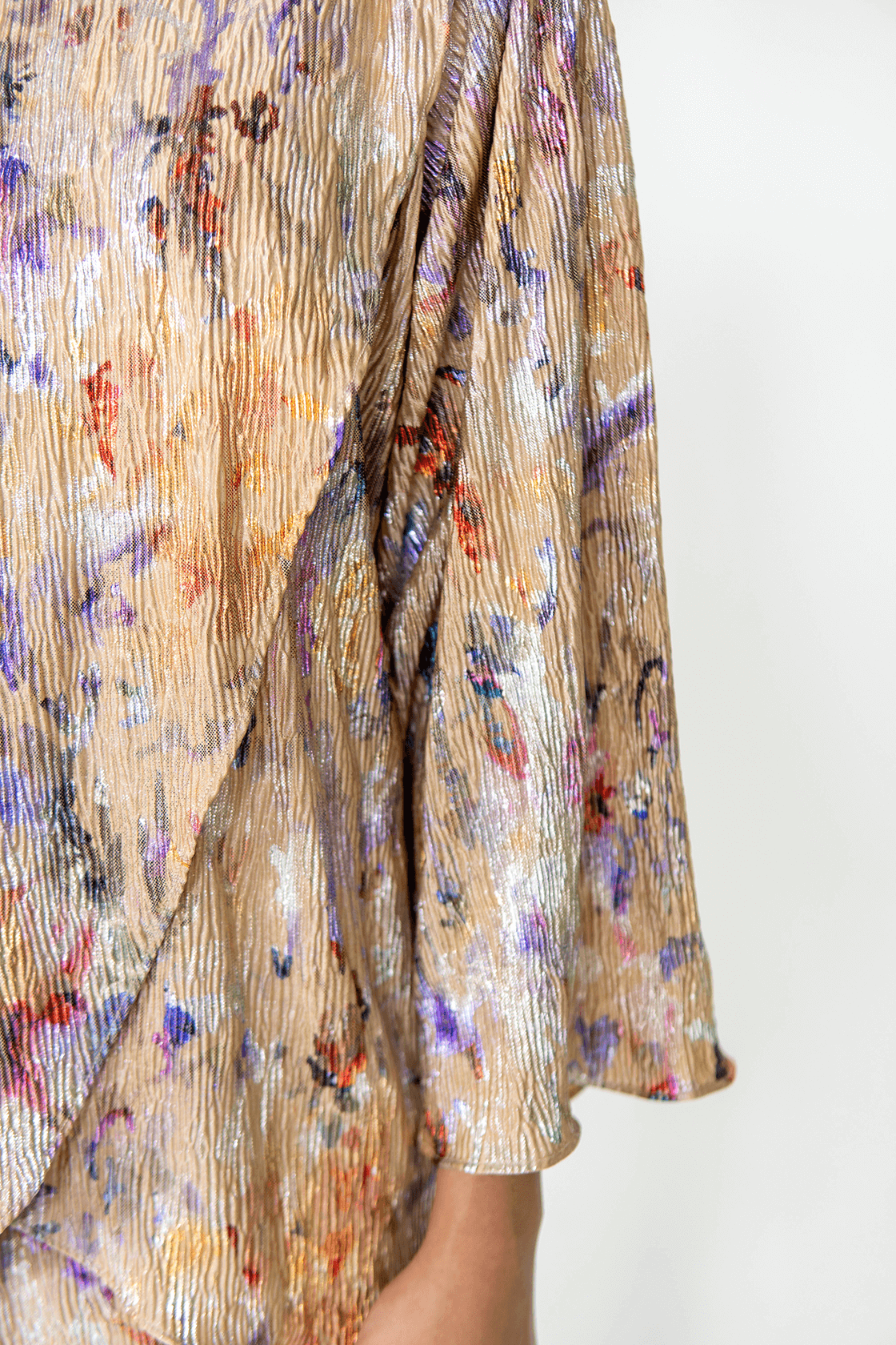 Harper Women in Metallic Gold - Image 6