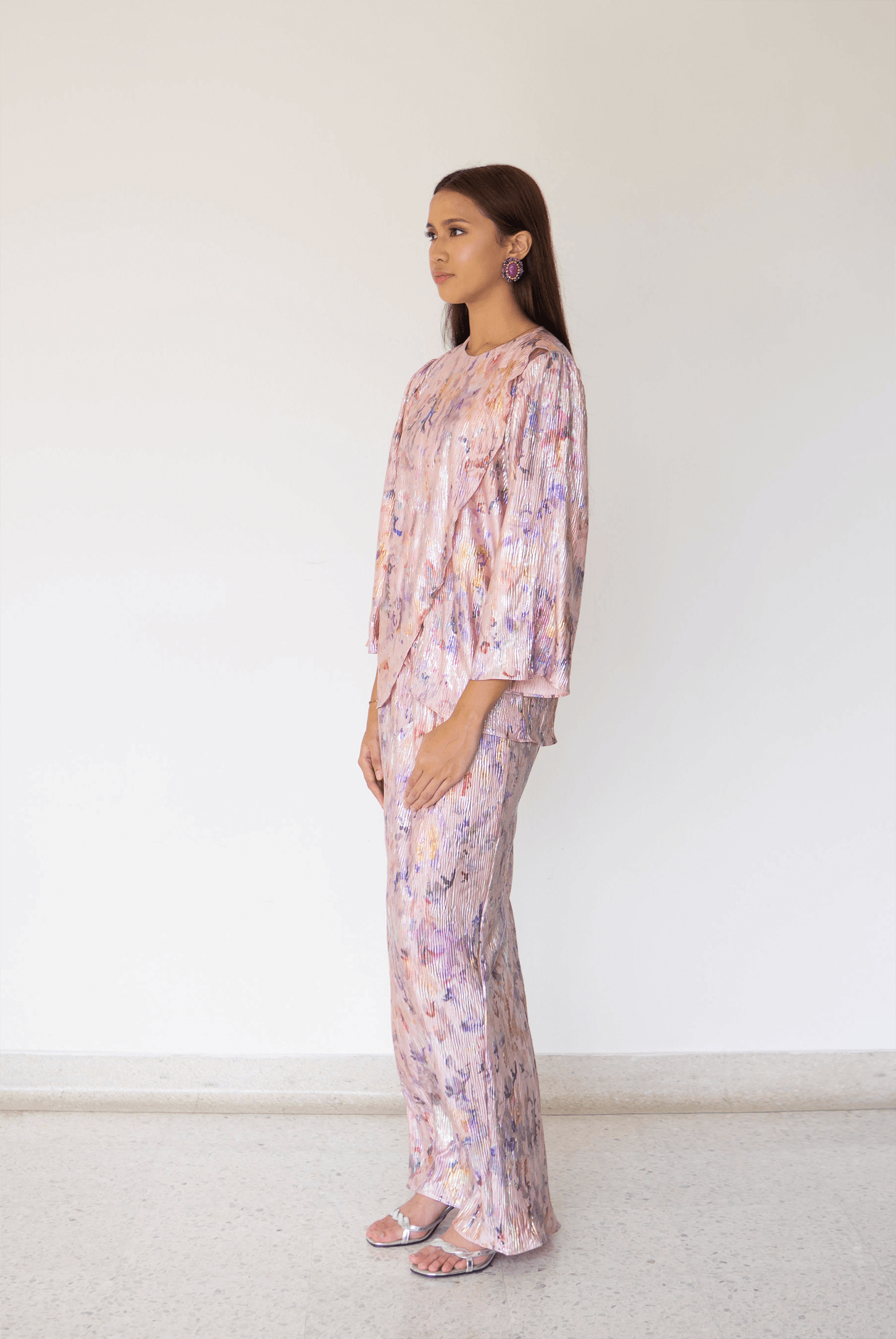 Harper Women in Metallic Pink