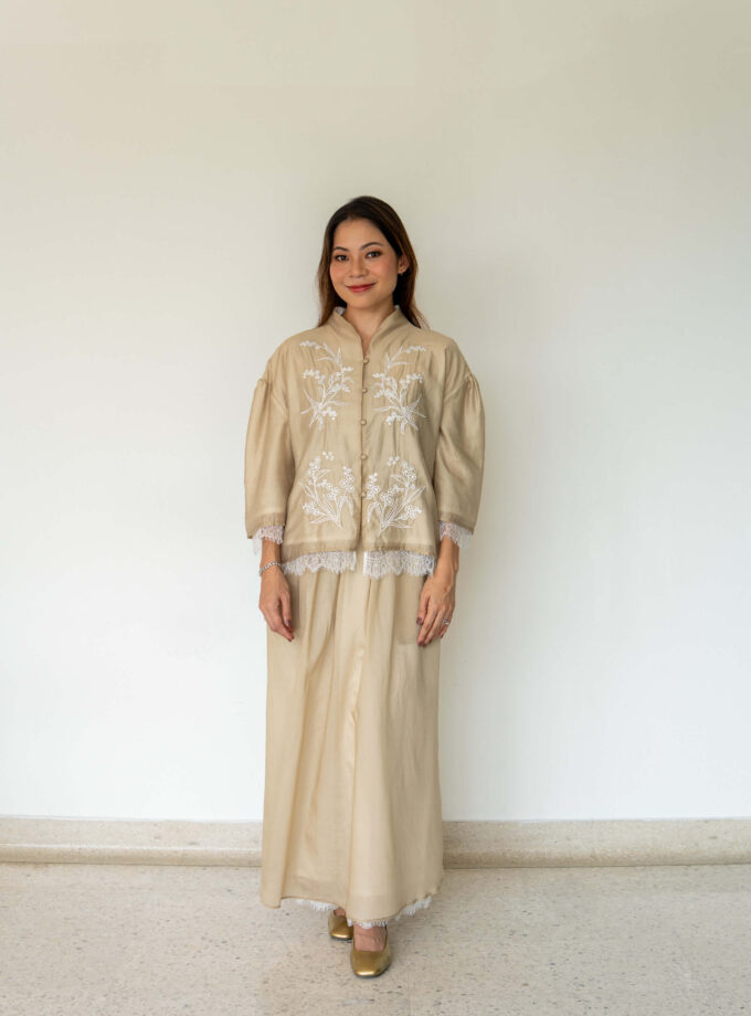 Sienna Women in Sand