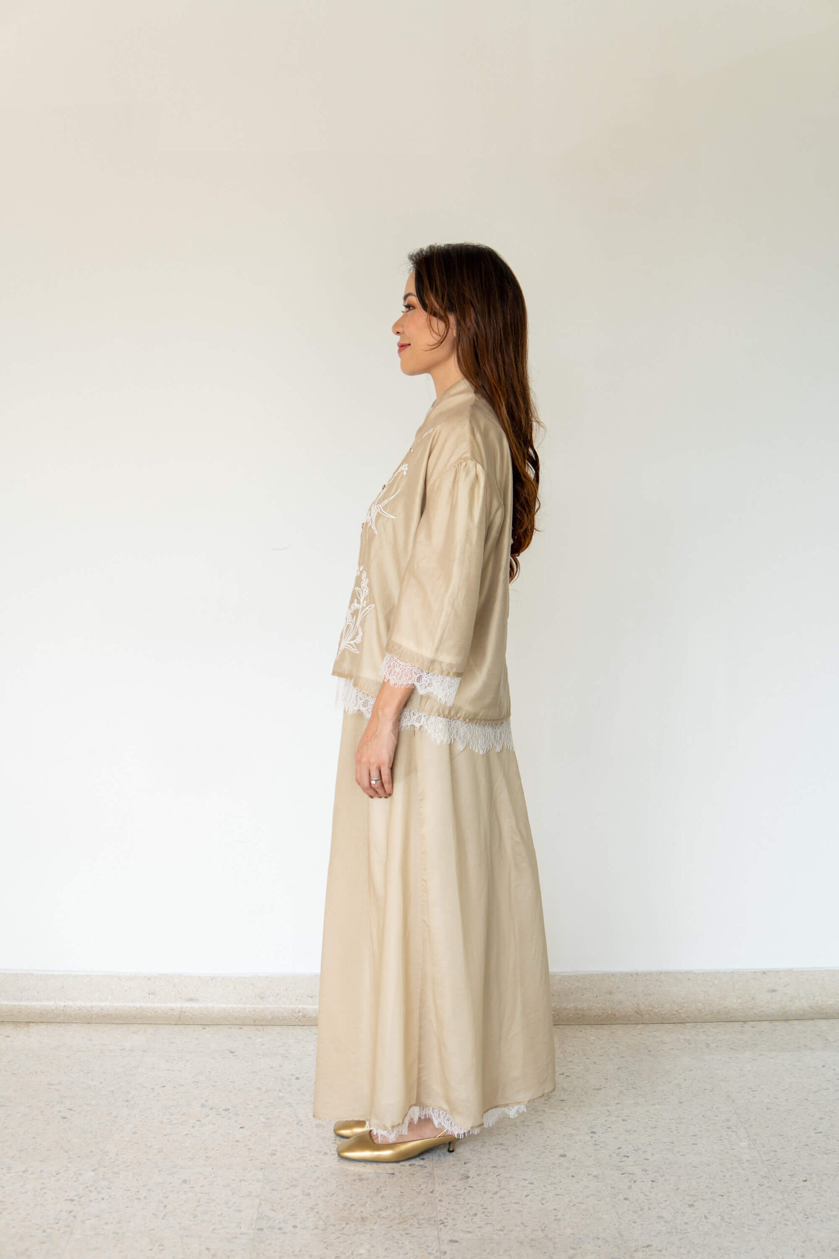 Sienna Women in Sand - Image 3