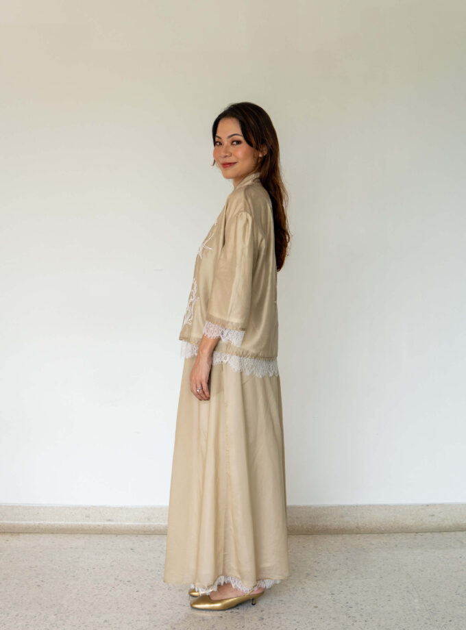 Sienna Women in Sand