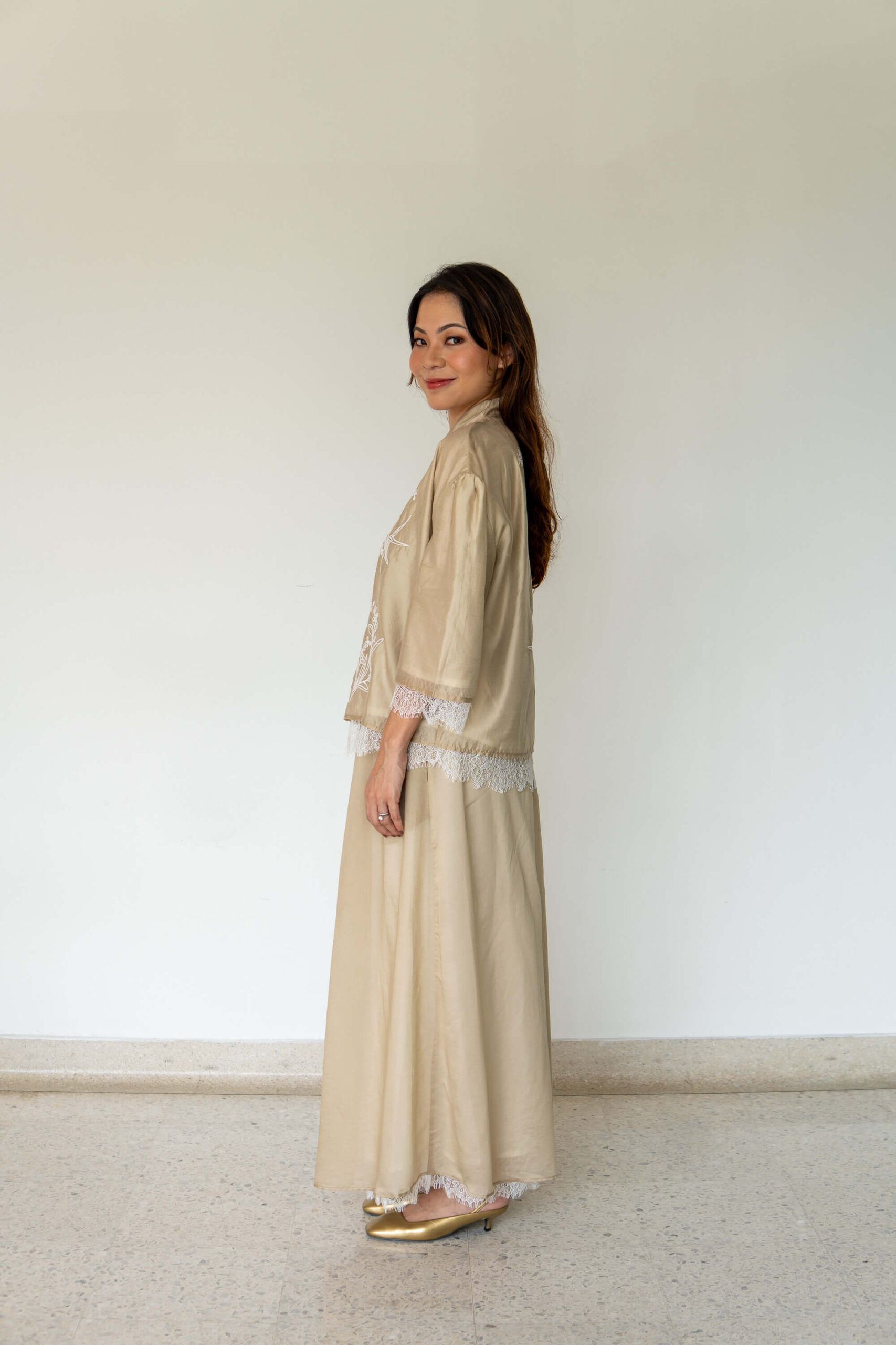 Sienna Women in Sand - Image 4