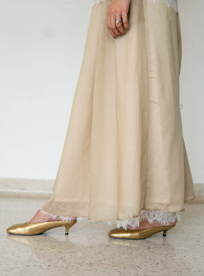 Sienna Women in Sand