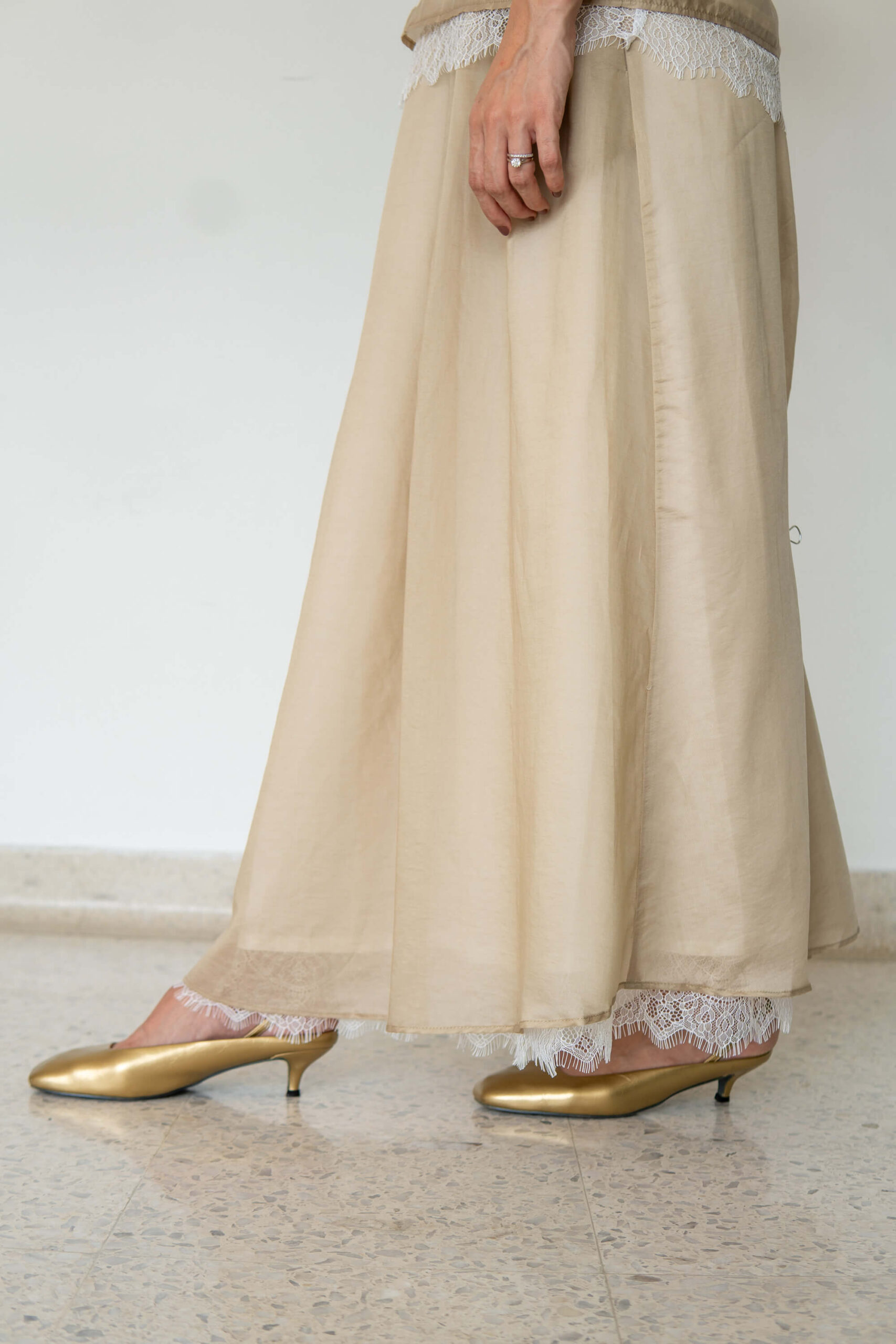 Sienna Women in Sand - Image 5